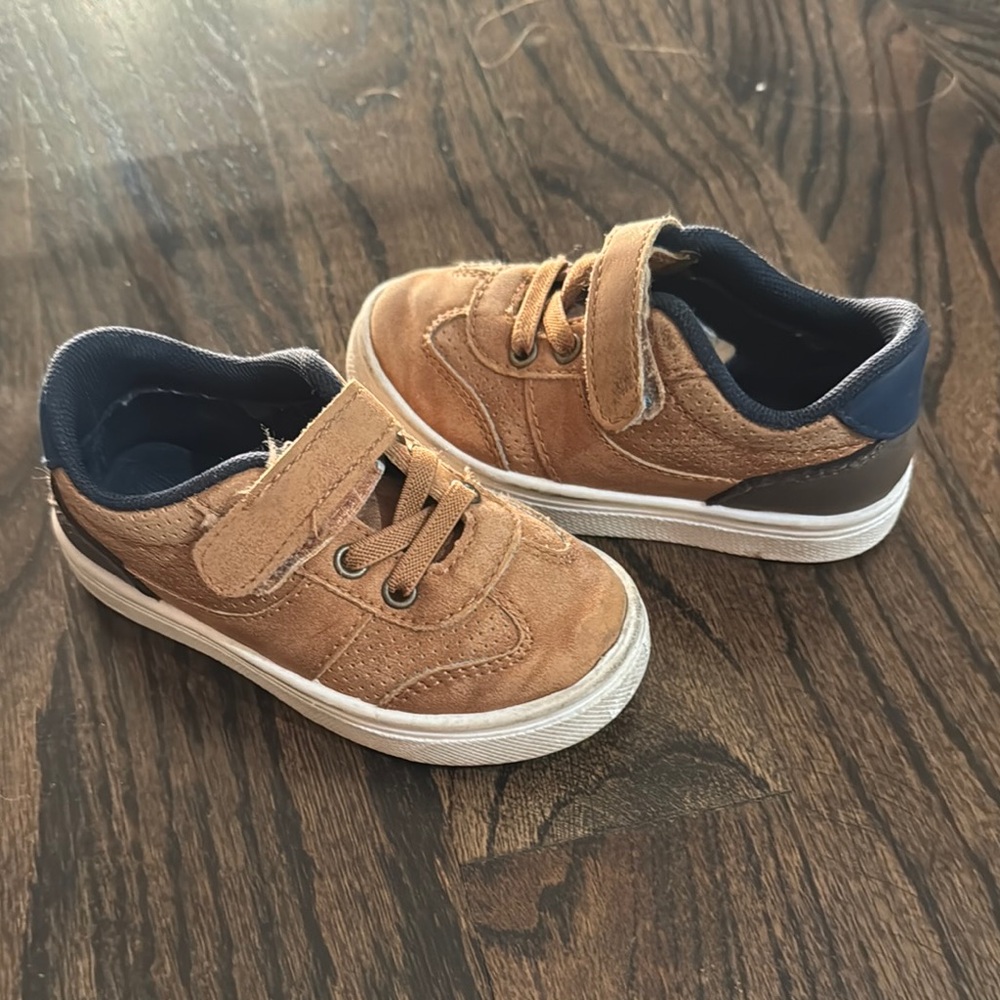 Oomphies Brown and Navy Kids Shoes